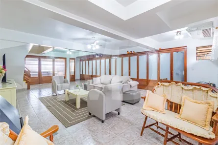 Casa com 3 Quartos à venda, 300m² no Vila Ipiranga, Porto Alegre