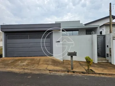 Casa com 3 Quartos para alugar, 10m² no Centro, Marília
