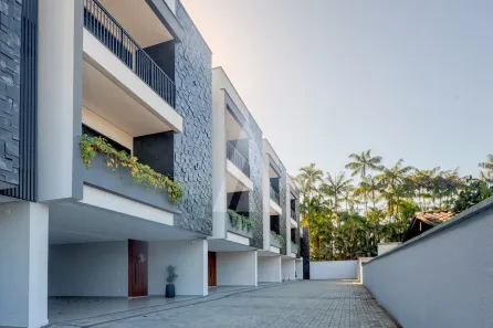 Casa com 3 Quartos para alugar, 306m² no Glória, Joinville