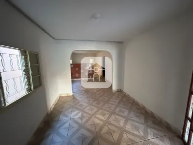 Casa com 3 Quartos para alugar, 180m² no Planalto, Uberlândia