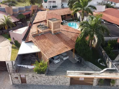 Casa com 4 Quartos à venda, 1000m² no Capim Macio, Natal