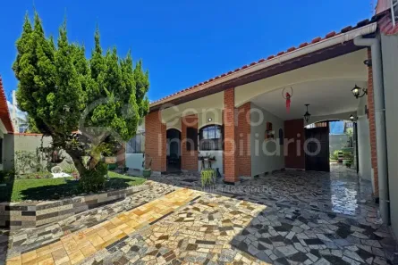 Casa com 3 Quartos à venda, 160m² no Balneario Arpoador, Peruíbe