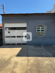 Casa com 2 Quartos para alugar, 200m² no Santa Helena, Araguari