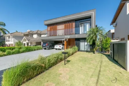 Casa de Condomínio com 6 Quartos para alugar, 530m² no Alphaville, Santana de Parnaíba