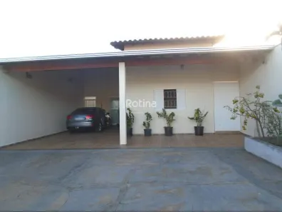 Casa com 5 Quartos à venda, 234m² no Cidade Jardim, Uberlândia