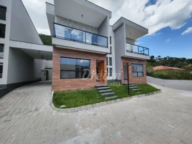 Casa de Condomínio com 3 Quartos à venda, 139m² no Golfe, Teresópolis