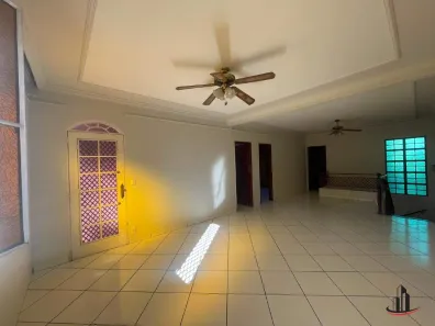 Casa com 4 Quartos para alugar, 306m² no Nossa Senhora da Abadia, Uberaba