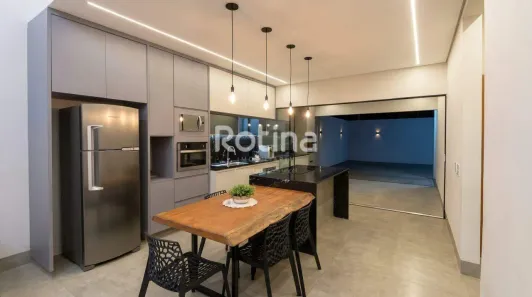 Casa com 3 Quartos à venda, 130m² no Jardim Patrícia, Uberlândia