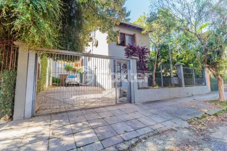 Casa com 3 Quartos à venda, 290m² no Passo da Areia, Porto Alegre