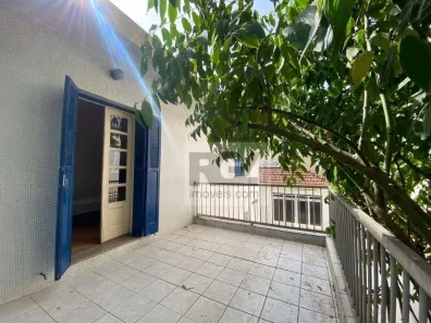 Casa com 3 Quartos para alugar, 210m² no Embaré, Santos