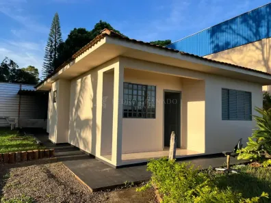 Casa com 2 Quartos para alugar, 96m² no Jardim Universo, Maringá