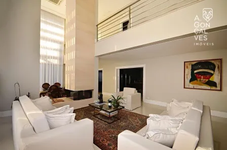 Casa com 4 Quartos para alugar, 591m² no Butiatuvinha, Curitiba