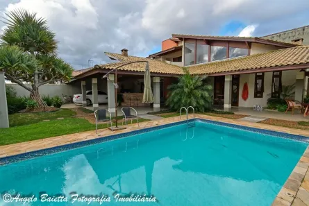 Sobrado com 5 Quartos à venda, 350m² no Bal Stella Maris, Peruíbe