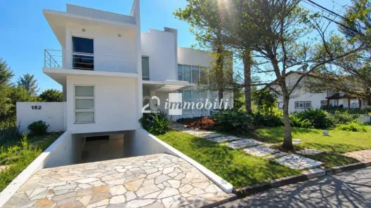Casa de Condomínio com 5 Quartos para alugar, 620m² no Jardim Indaiá, Embu das Artes