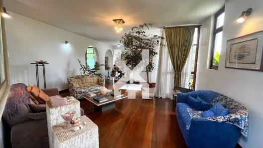Casa com 4 Quartos à venda, 384m² no São Lucas, Belo Horizonte