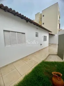 Casa com 2 Quartos para alugar, 62m² no Morada da Colina, Uberlândia