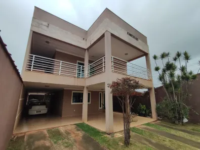 Casa de Condomínio com 3 Quartos à venda, 450m² no Região dos Lagos, Brasília