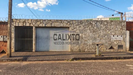 Casa com 2 Quartos à venda, 226m² no Marta Helena, Uberlândia