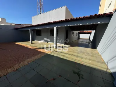 Casa com 3 Quartos à venda, 180m² no Santa Mônica, Uberlândia
