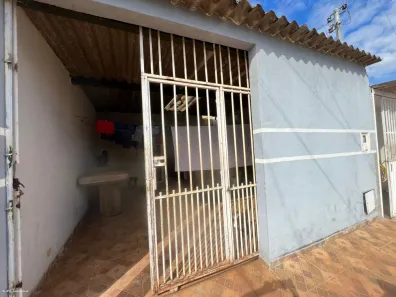 Casa com 2 Quartos à venda, 180m² no Jardim Céu Azul, Valparaíso de Goiás