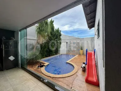 Casa de Condomínio com 3 Quartos à venda, 195m² no Jardim Inconfidência, Uberlândia