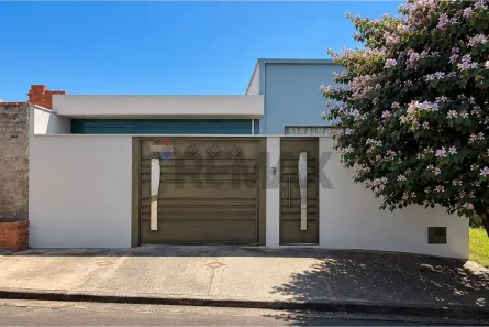 Casa com 3 Quartos à venda, 130m² no Lívia, Botucatu