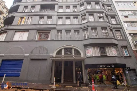Sala Comercial à venda, 99m² no Centro Histórico, Porto Alegre