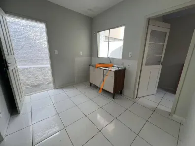 Casa com 2 Quartos para alugar, 60m² no Estreito, Florianópolis