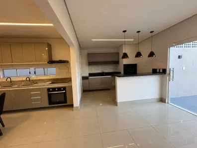 Casa de Condomínio com 4 Quartos para alugar, 220m² no Pico do Amor, Cuiabá
