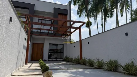Sobrado com 3 Quartos à venda, 114m² no Saguaçu, Joinville