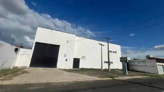 Galpão/Depósito/Armazém com 3 Quartos para alugar, 750m² no Monte Castelo, Teresina