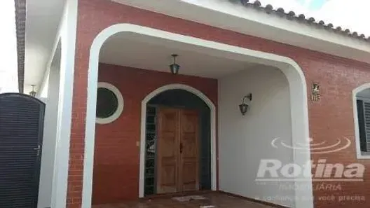 Casa com 6 Quartos à venda, 300m² no Bom Jesus, Uberlândia