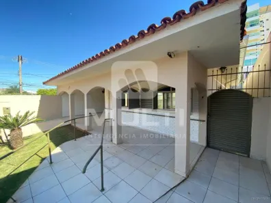 Casa com 5 Quartos para alugar, 289m² no Tabajaras, Uberlândia