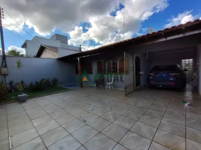 Casa com 2 Quartos à venda, 132m² no Cinco Conjuntos, Londrina