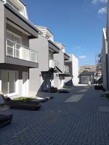 Sobrado com 3 Quartos à venda, 132m² no Uberaba, Curitiba