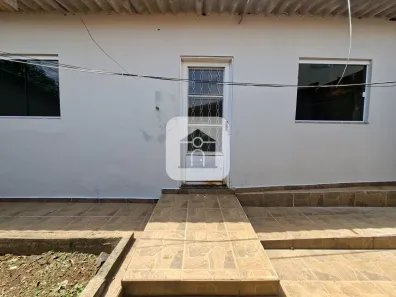 Casa com 3 Quartos para alugar, 80m² no Santa Mônica, Uberlândia
