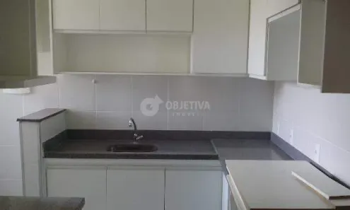 Apartamento com 2 Quartos para alugar, 70m² no Umuarama, Uberlândia