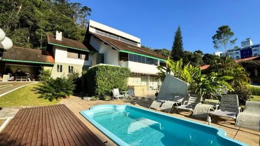 Casa com 3 Quartos à venda, 358m² no Itacorubi, Florianópolis