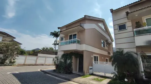 Sobrado com 4 Quartos para alugar, 131m² no Vargem Grande, Rio de Janeiro