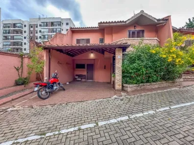 Casa de Condomínio com 3 Quartos à venda, 231m² no Jardim Marilu, Carapicuíba