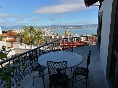 Imóvel Comercial com 4 Quartos para alugar, 453m² no Centro, Florianópolis