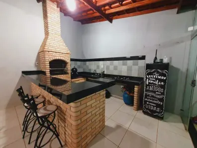 Casa com 3 Quartos à venda, 200m² no Laranjeiras, Uberlândia