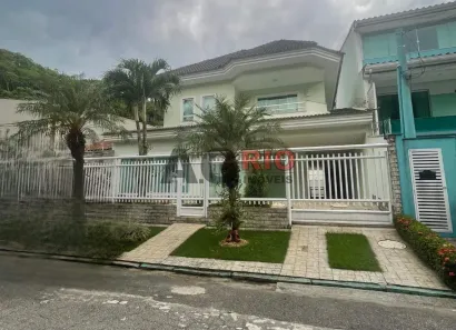 Casa com 3 Quartos à venda, 198m² no Vila Valqueire, Rio de Janeiro