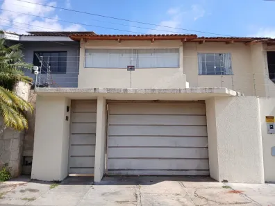 Sobrado com 4 Quartos à venda, 137m² no Setor Sudoeste, Goiânia