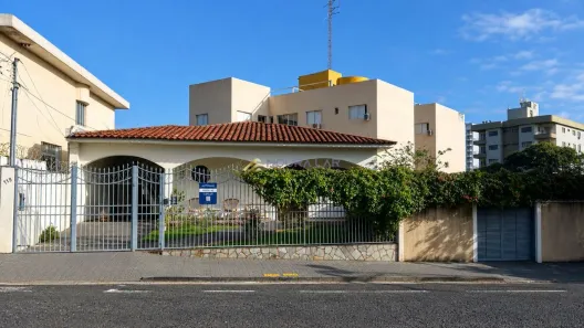 Casa com 3 Quartos à venda, 201m² no Centro, Araguari