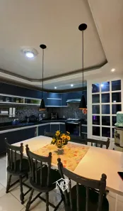 Sobrado com 5 Quartos à venda, 300m² no Nossa Senhora Aparecida, Manaus