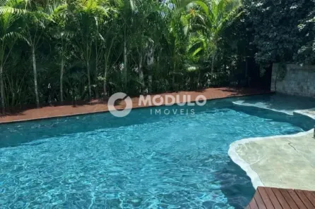 Casa de Condomínio com 4 Quartos para alugar, 400m² no Gávea, Uberlândia