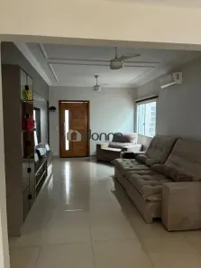 Casa com 3 Quartos à venda, 164m² no Jardim Nenê Gomes, Uberaba