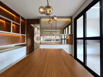 Apartamento com 3 Quartos para alugar, 101m² no Patrimônio, Uberlândia