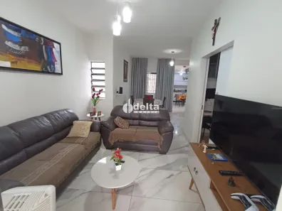 Casa com 3 Quartos à venda, 138m² no Nossa Senhora Aparecida, Uberlândia